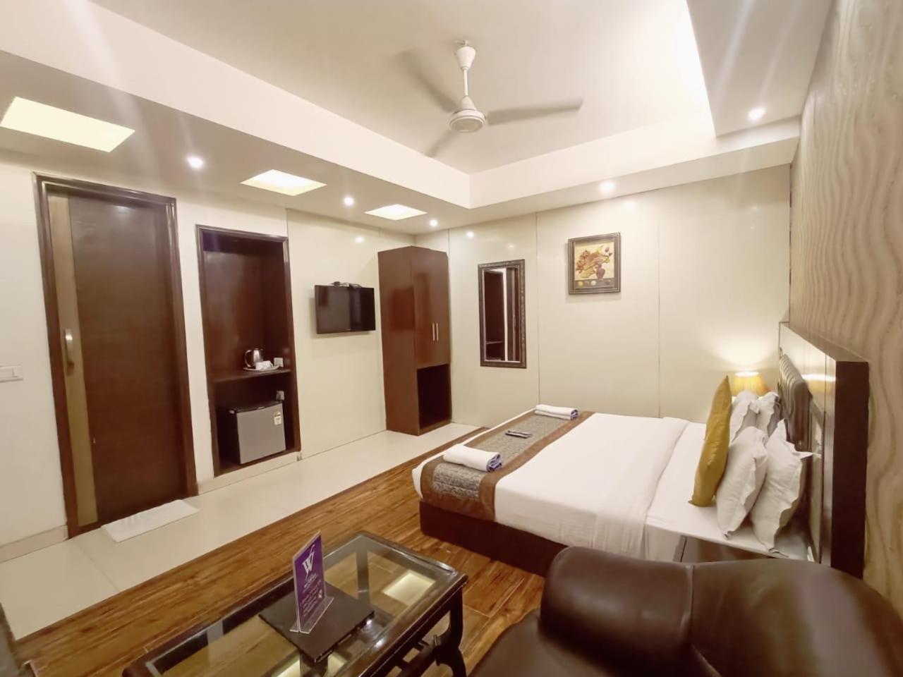 Hotel Waterfall Paschim Vihar Delhi Εξωτερικό φωτογραφία
