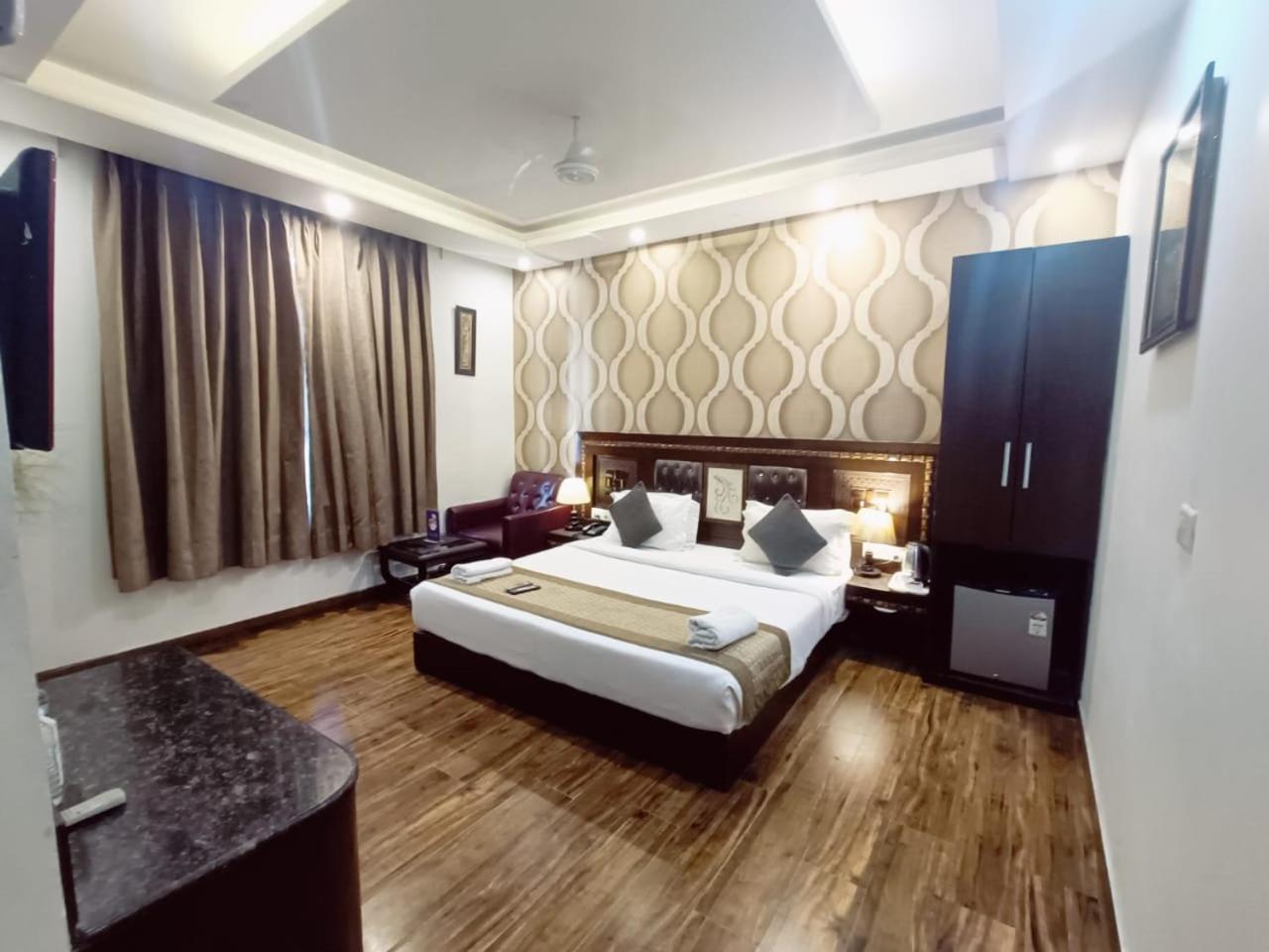 Hotel Waterfall Paschim Vihar Delhi Εξωτερικό φωτογραφία