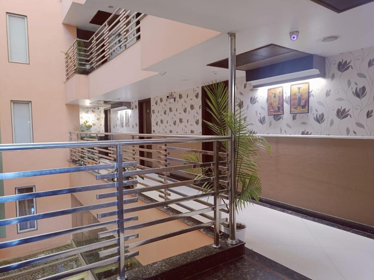 Hotel Waterfall Paschim Vihar Delhi Εξωτερικό φωτογραφία