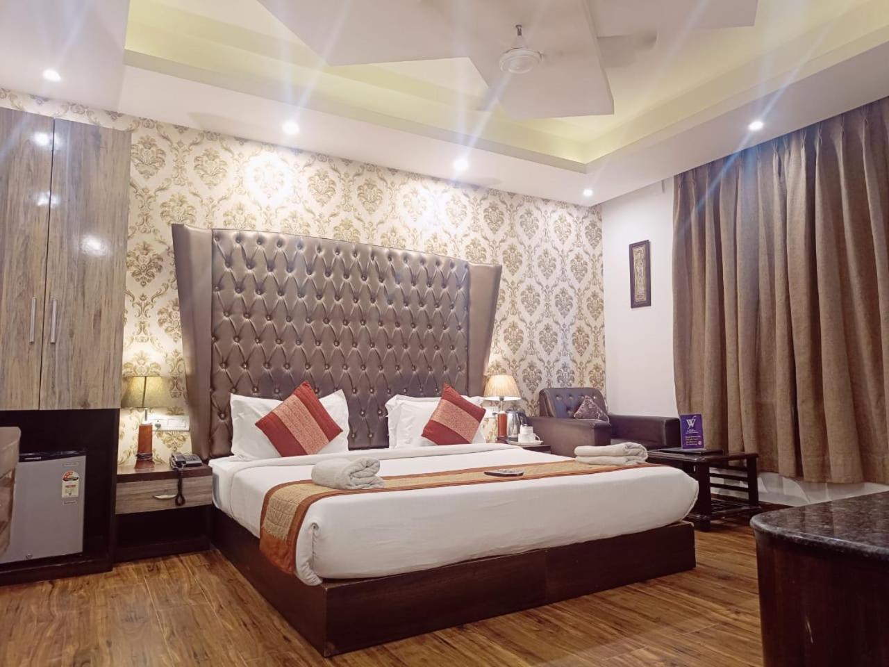 Hotel Waterfall Paschim Vihar Delhi Εξωτερικό φωτογραφία