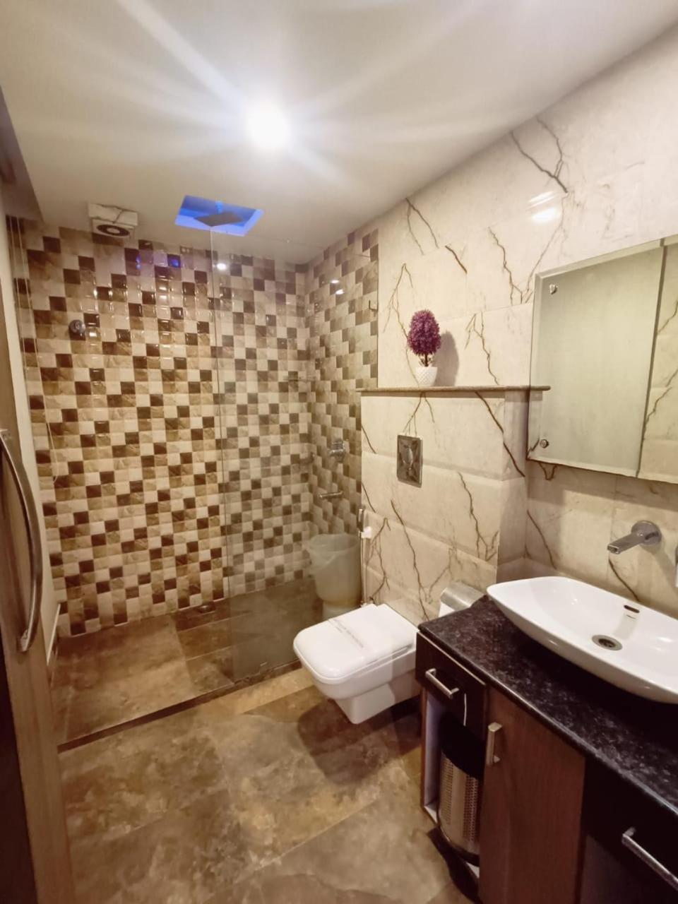 Hotel Waterfall Paschim Vihar Delhi Εξωτερικό φωτογραφία