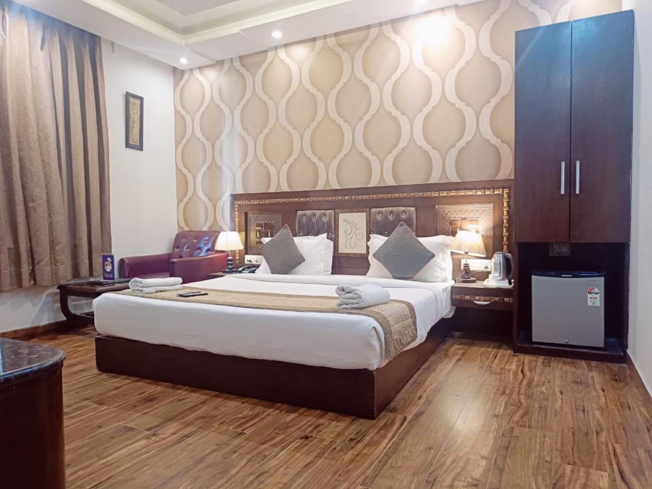 Hotel Waterfall Paschim Vihar Delhi Εξωτερικό φωτογραφία